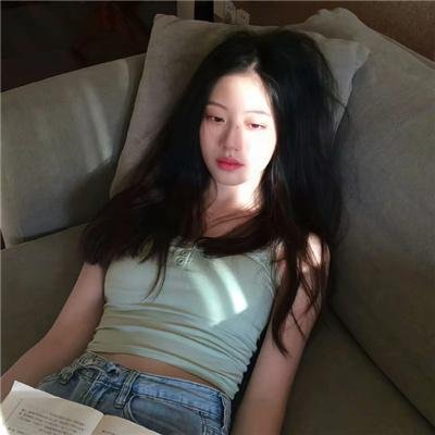 9顶假发的女孩